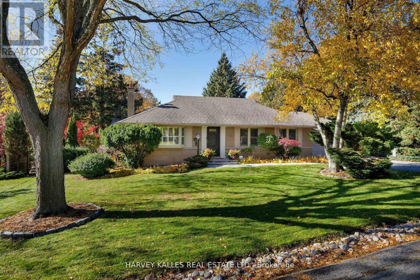 24 Cedarland Drive, Toronto, Ontario  M9A 2K2 - Photo 5 - W12665614