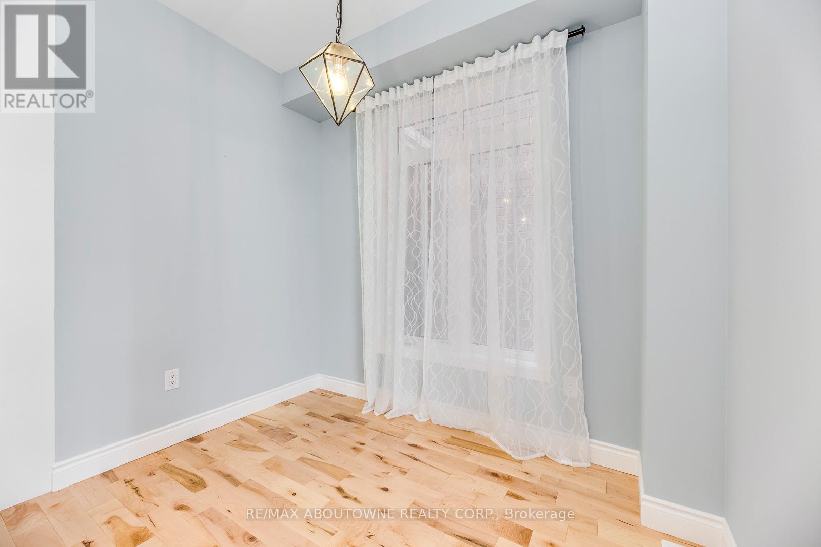 365 Leadwood Gate, Oakville, Ontario  L6M 1L7 - Photo 10 - W12665616