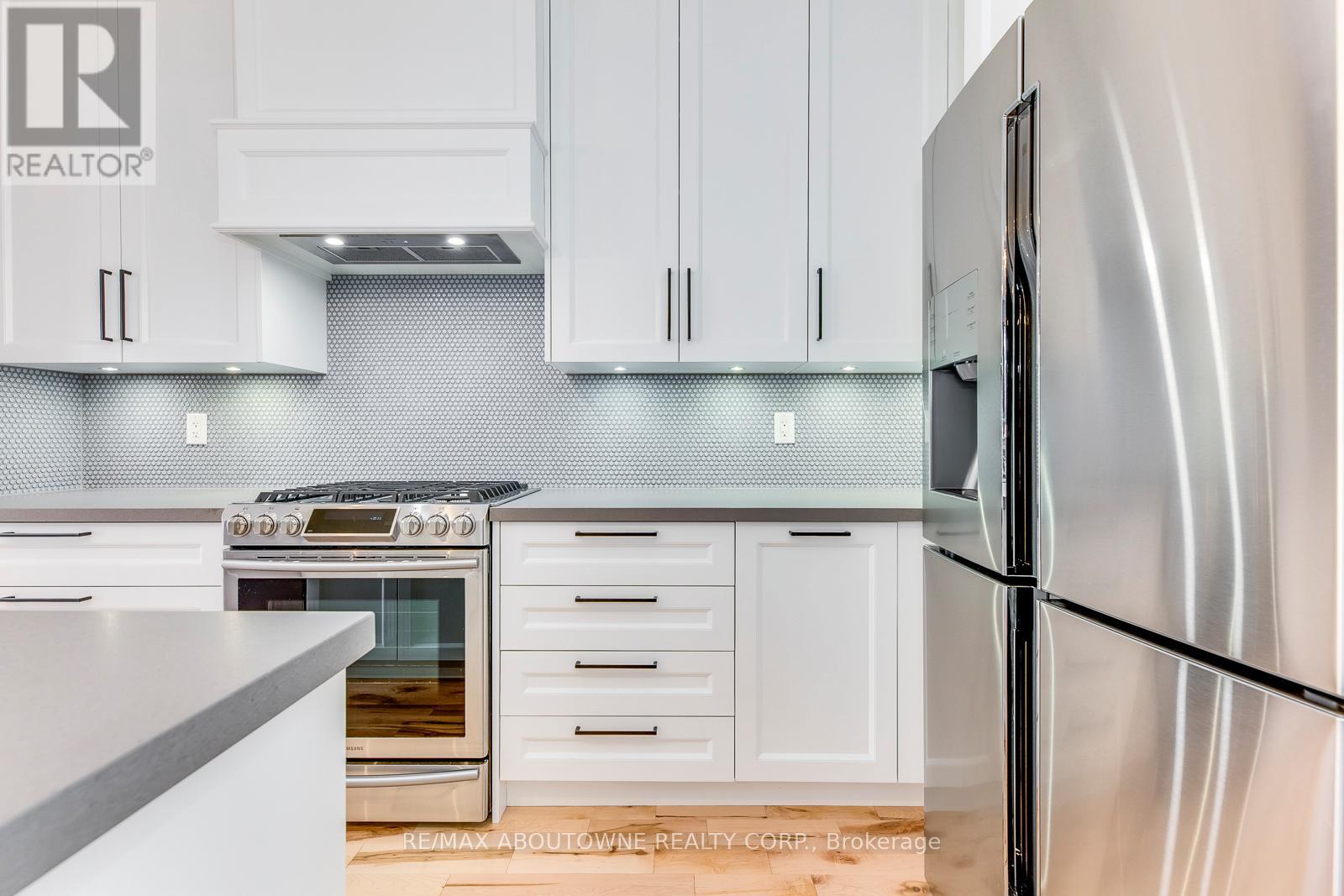 365 Leadwood Gate, Oakville, Ontario  L6M 1L7 - Photo 17 - W12665616