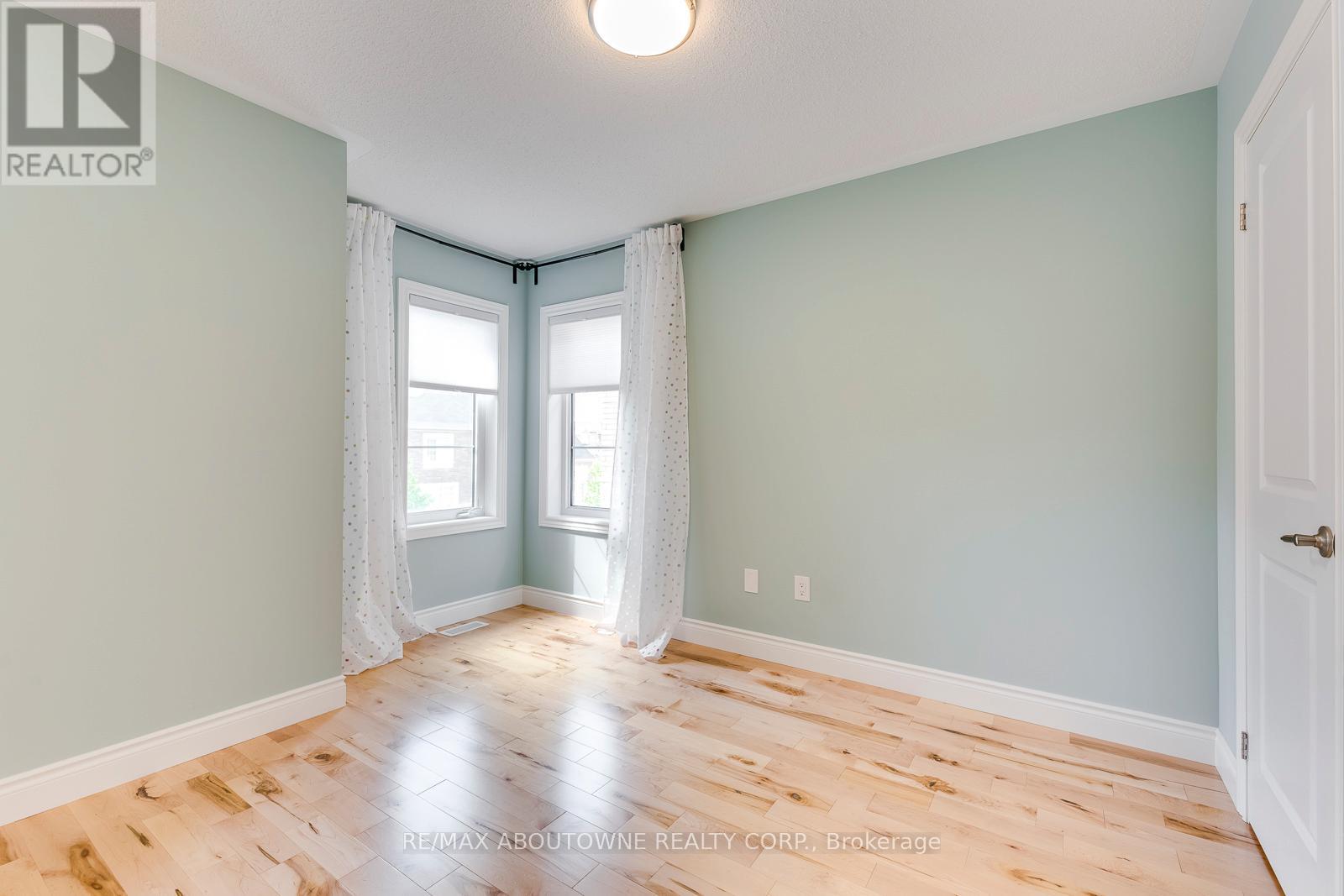 365 Leadwood Gate, Oakville, Ontario  L6M 1L7 - Photo 32 - W12665616