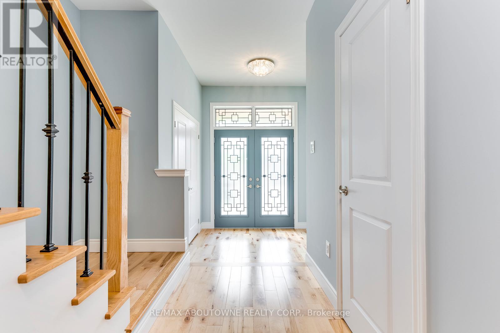 365 Leadwood Gate, Oakville, Ontario  L6M 1L7 - Photo 5 - W12665616