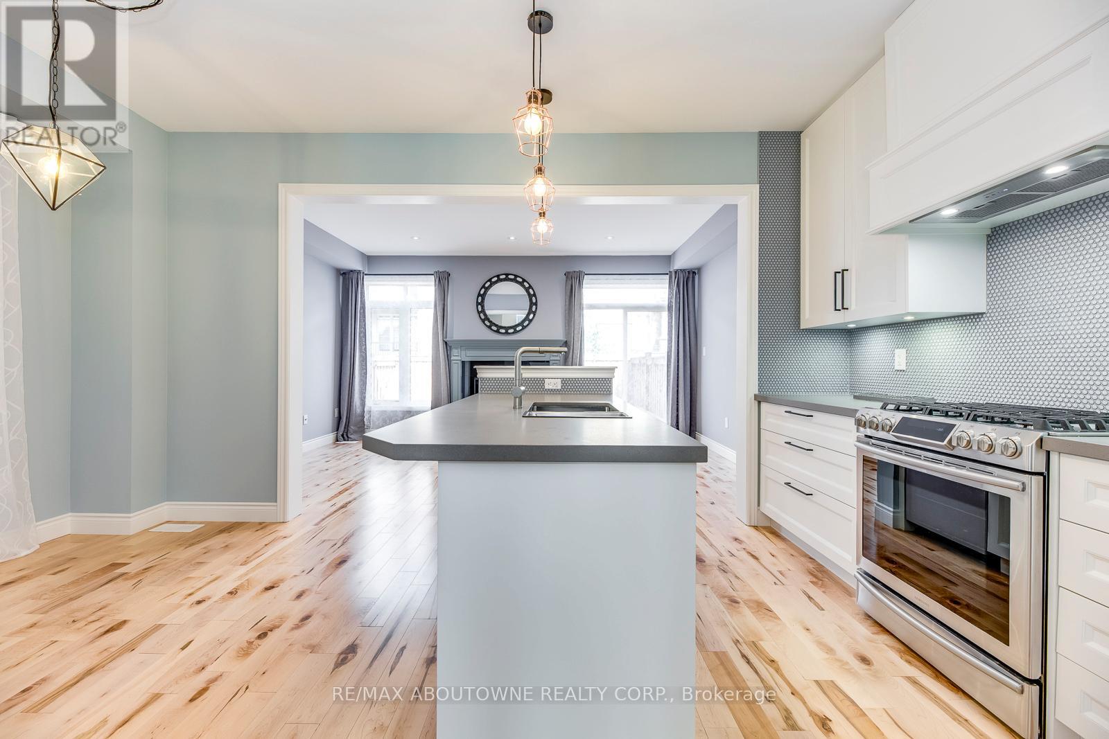 365 Leadwood Gate, Oakville, Ontario  L6M 1L7 - Photo 6 - W12665616