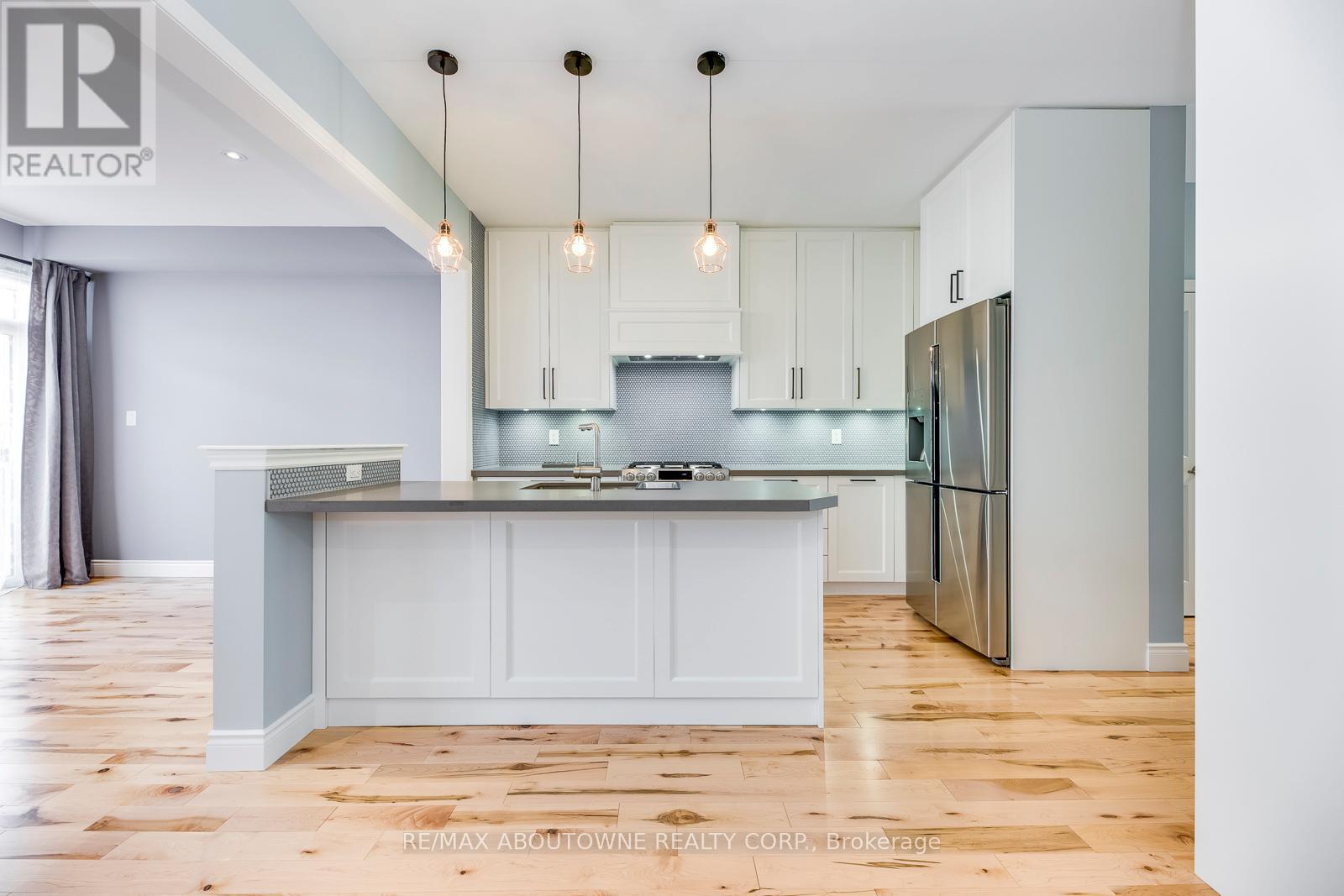 365 Leadwood Gate, Oakville, Ontario  L6M 1L7 - Photo 7 - W12665616