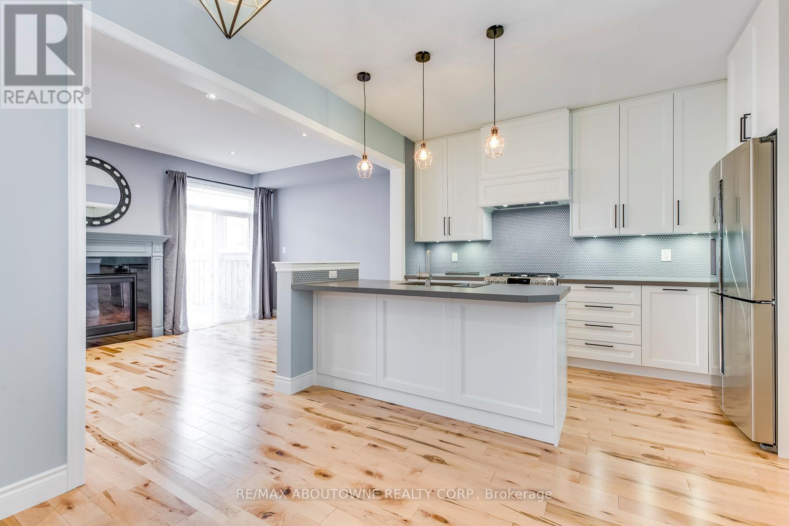 365 Leadwood Gate, Oakville, Ontario  L6M 1L7 - Photo 8 - W12665616