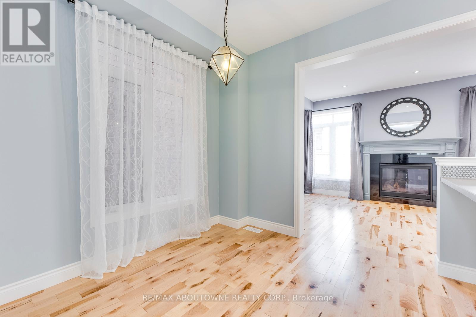 365 Leadwood Gate, Oakville, Ontario  L6M 1L7 - Photo 9 - W12665616