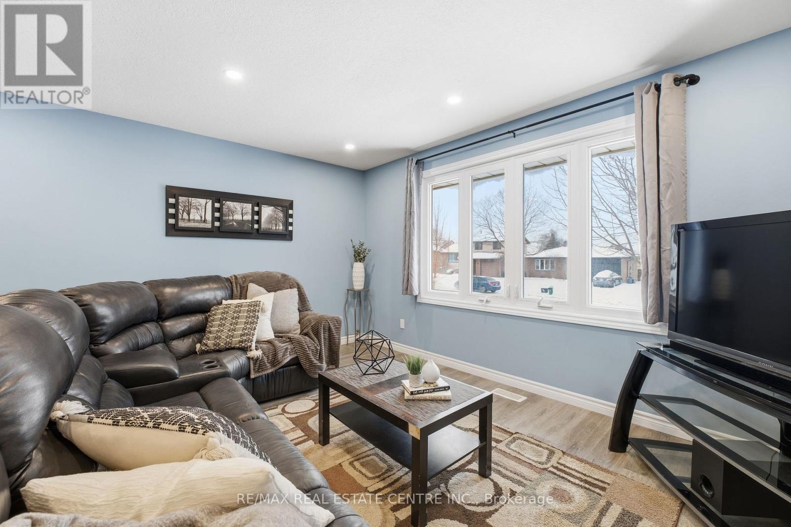 139 The Country Way, Kitchener, Ontario  N2E 2L1 - Photo 12 - X12665648