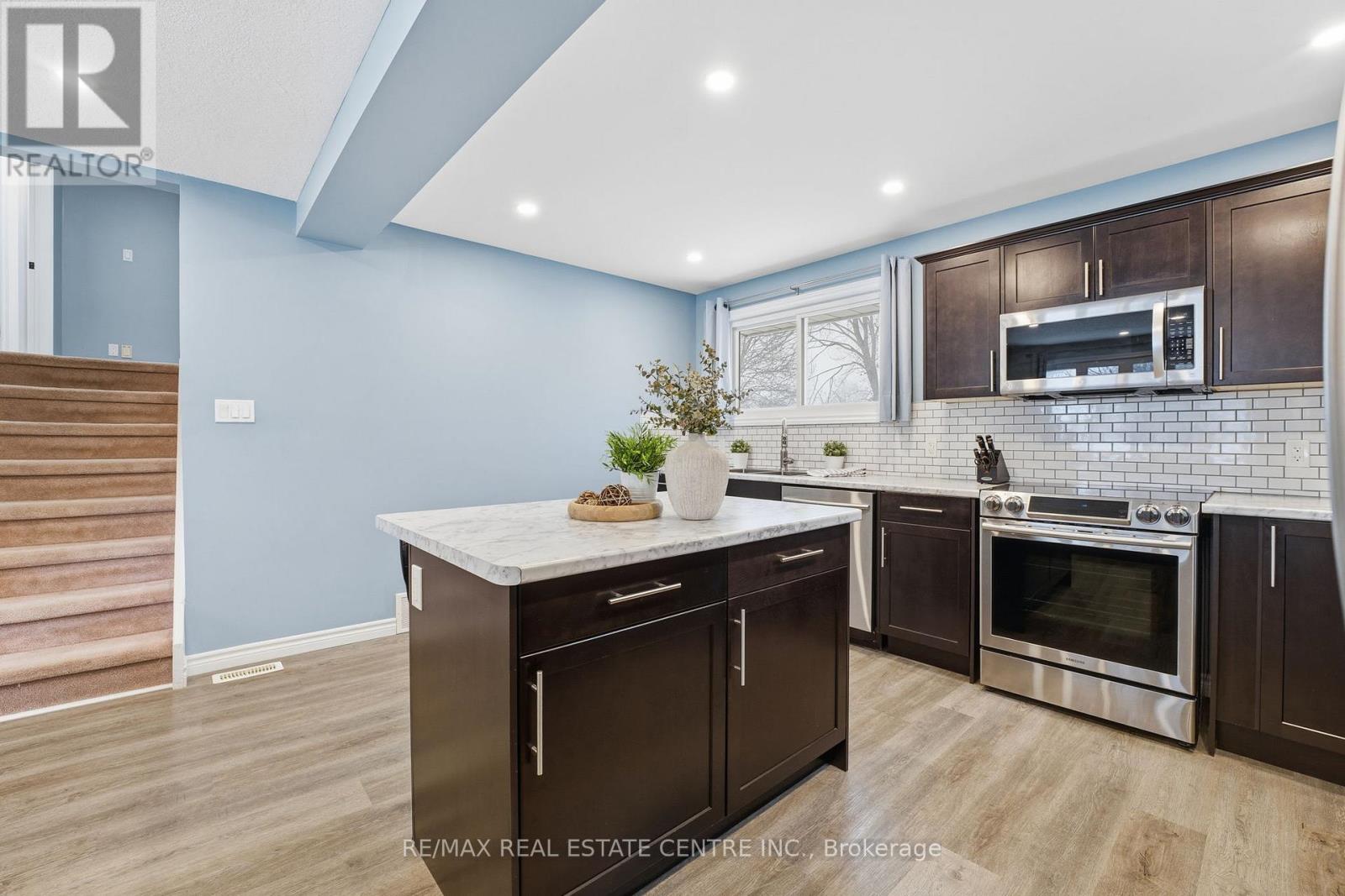 139 The Country Way, Kitchener, Ontario  N2E 2L1 - Photo 16 - X12665648