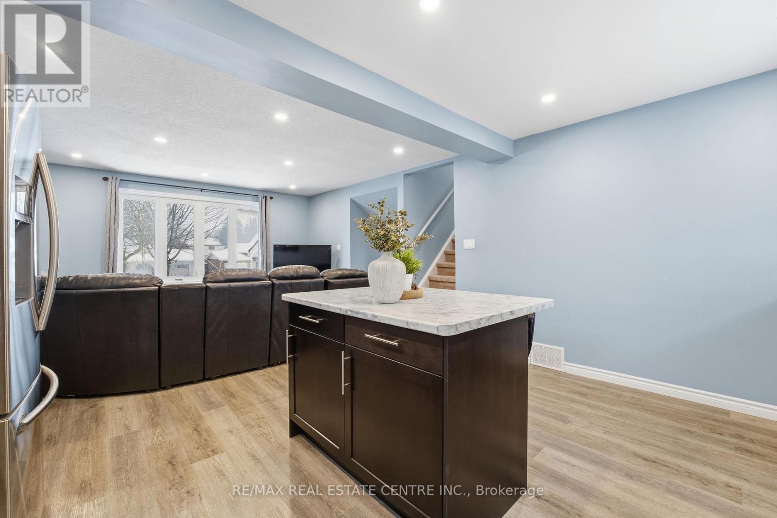 139 The Country Way, Kitchener, Ontario  N2E 2L1 - Photo 17 - X12665648