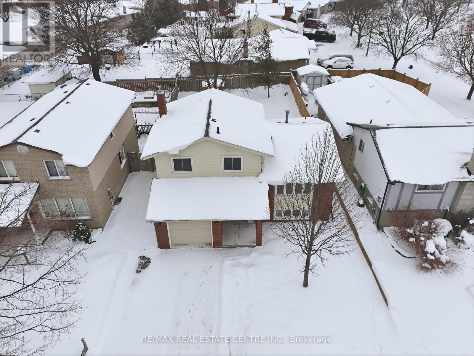 139 The Country Way, Kitchener, Ontario  N2E 2L1 - Photo 2 - X12665648