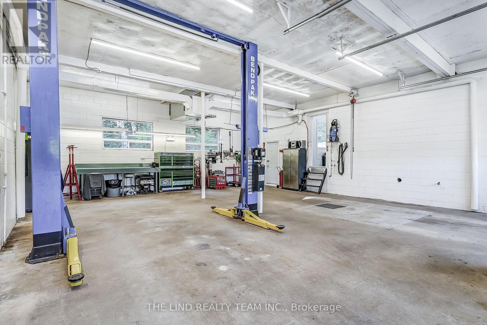 949 Raymond Road, Muskoka Lakes, Ontario  P0B 1M0 - Photo 32 - X12438126