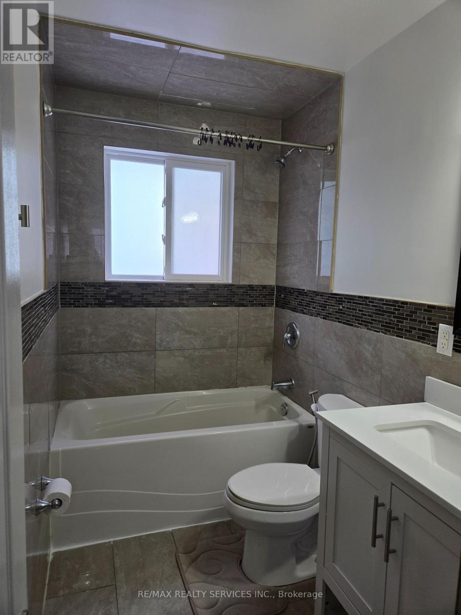 59 Reigate Avenue, Brampton, Ontario  L6V 2E2 - Photo 9 - W12665244