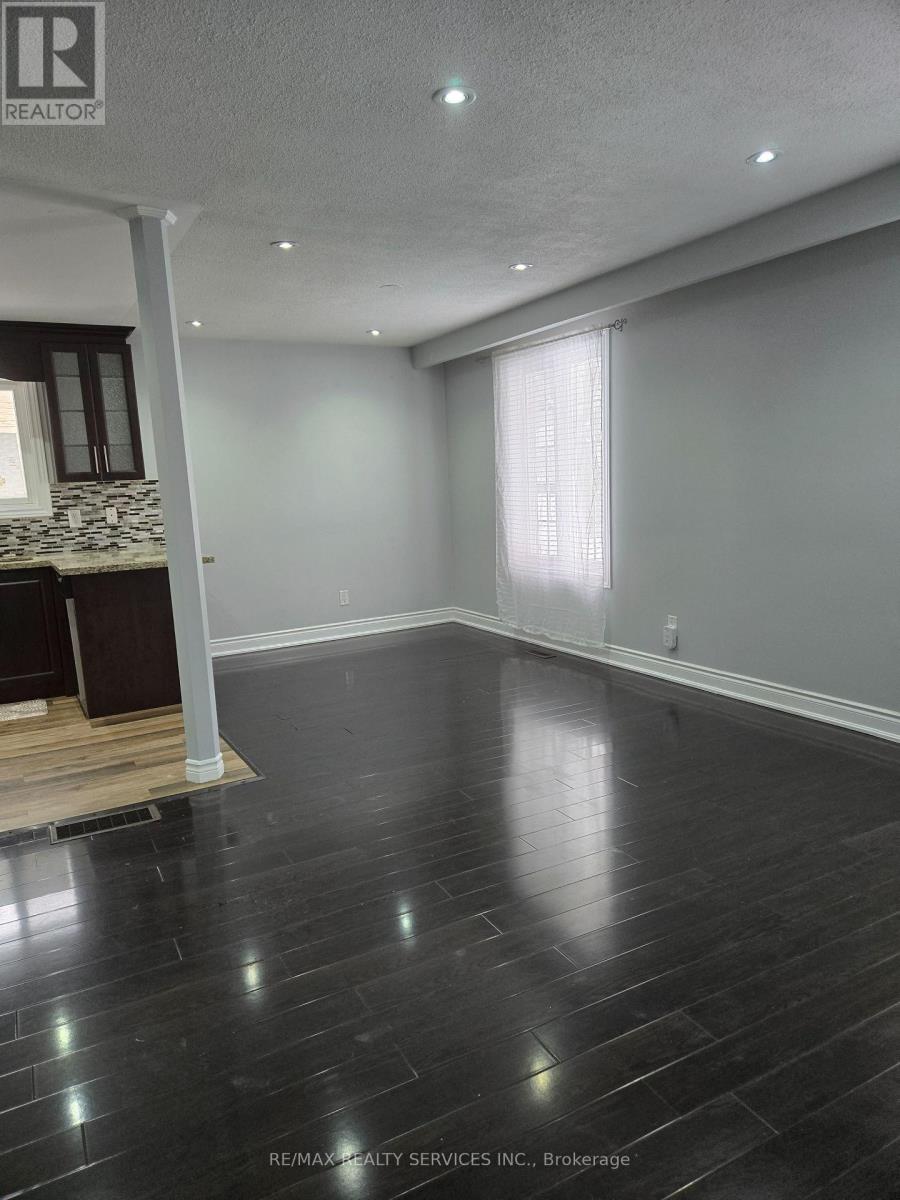 59 Reigate Avenue, Brampton, Ontario  L6V 2E2 - Photo 5 - W12665244