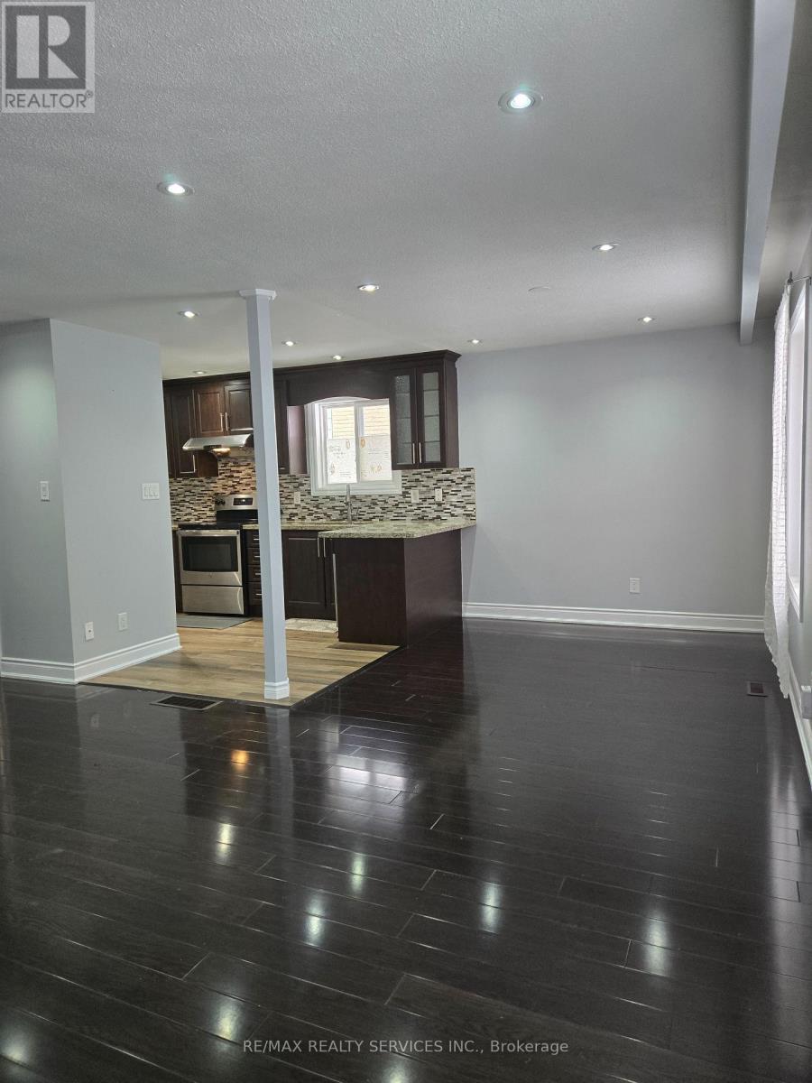 59 Reigate Avenue, Brampton, Ontario  L6V 2E2 - Photo 4 - W12665244