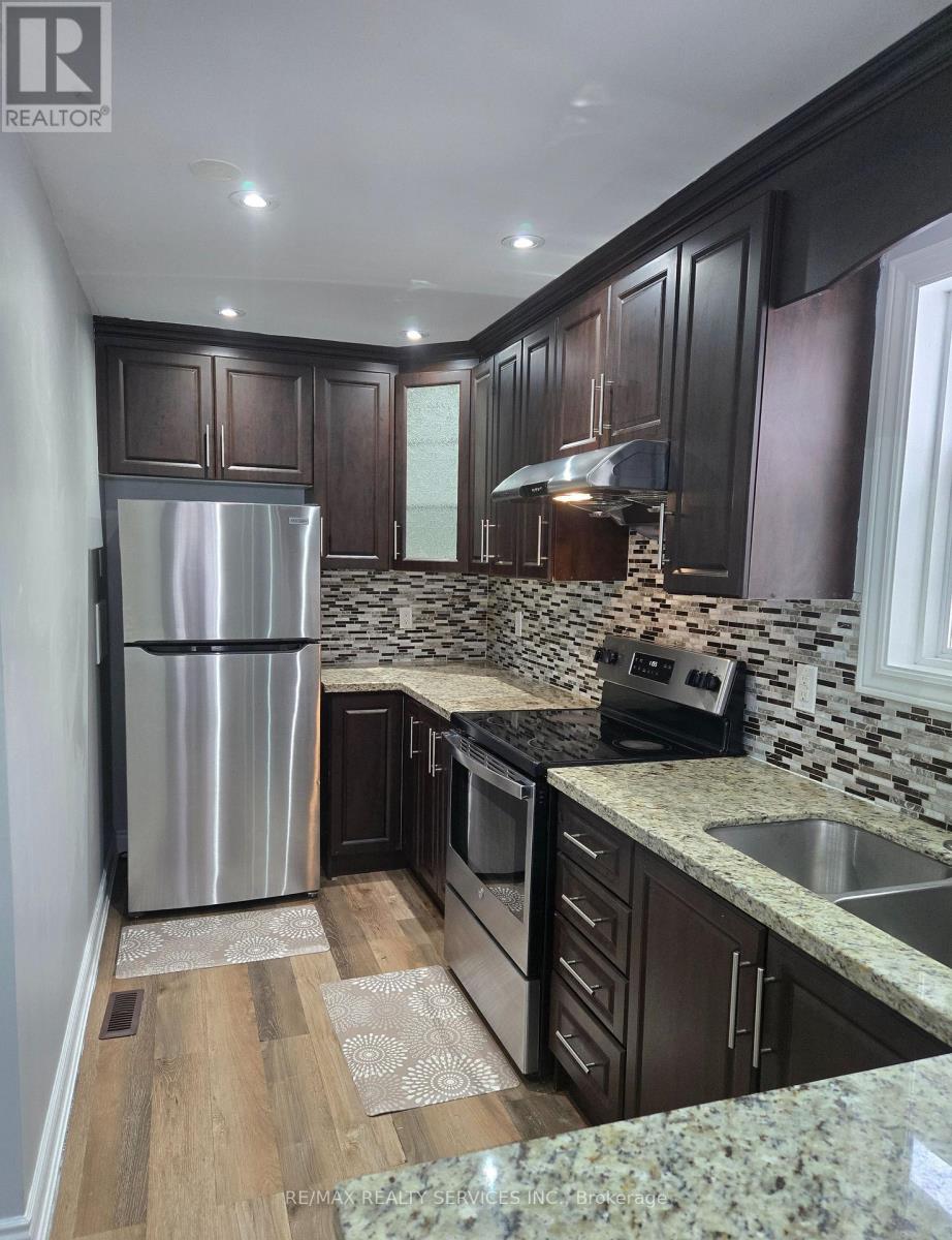 59 Reigate Avenue, Brampton, Ontario  L6V 2E2 - Photo 2 - W12665244