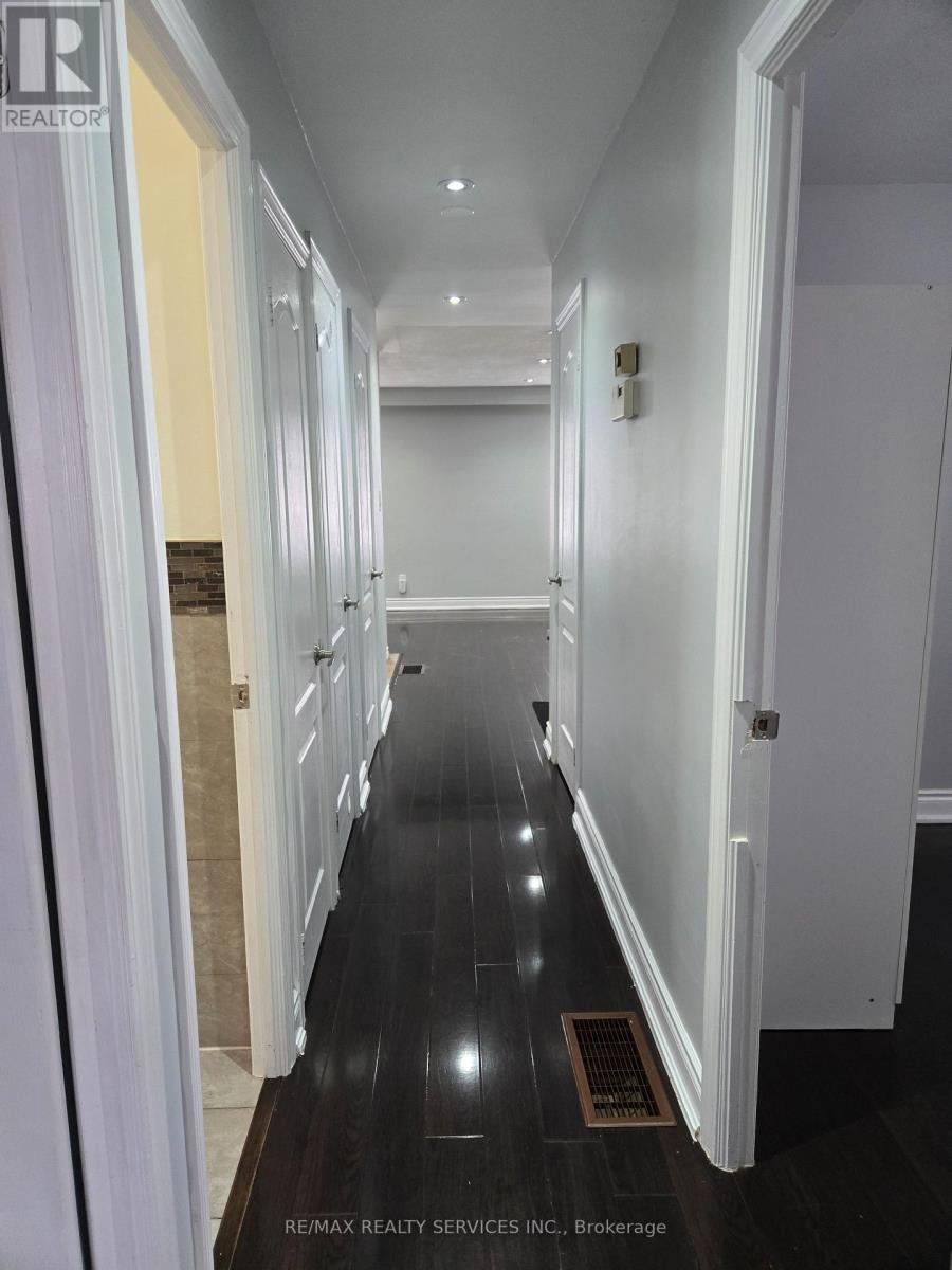 59 Reigate Avenue, Brampton, Ontario  L6V 2E2 - Photo 6 - W12665244