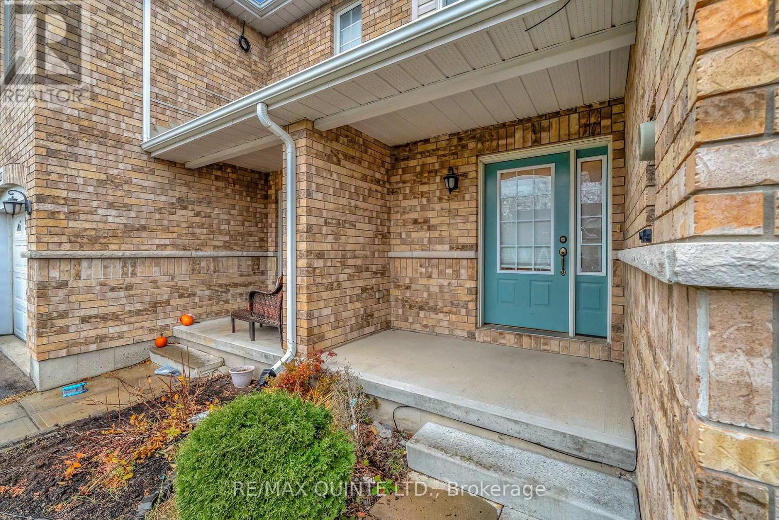 31 Sarah Court, Belleville (Belleville Ward), Ontario  K8P 0A1 - Photo 4 - X12665766