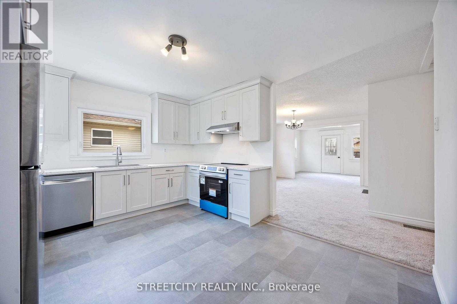 4482 Petrolia Line, Petrolia, Ontario  N0N 1R0 - Photo 10 - X12665748