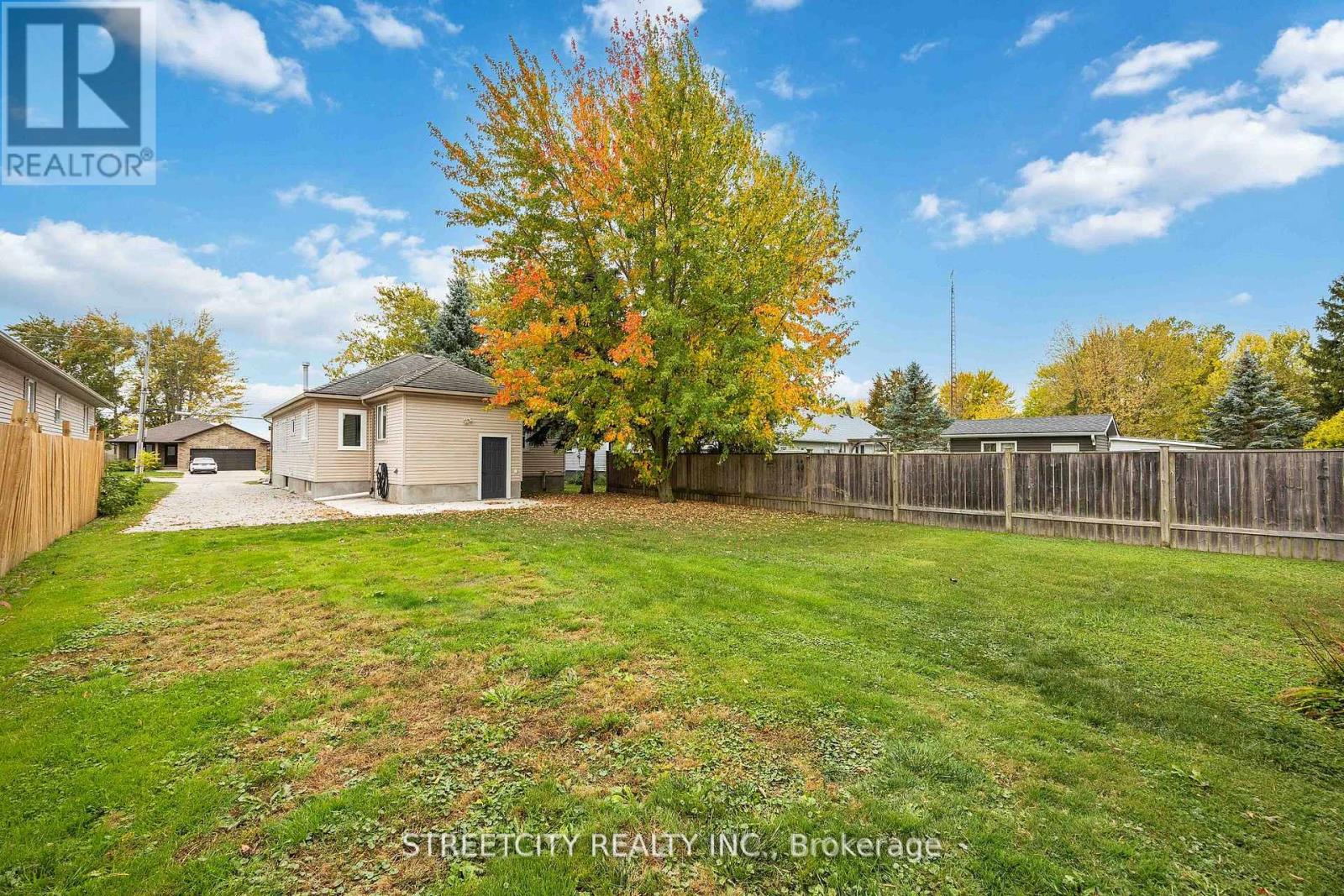 4482 Petrolia Line, Petrolia, Ontario  N0N 1R0 - Photo 2 - X12665748