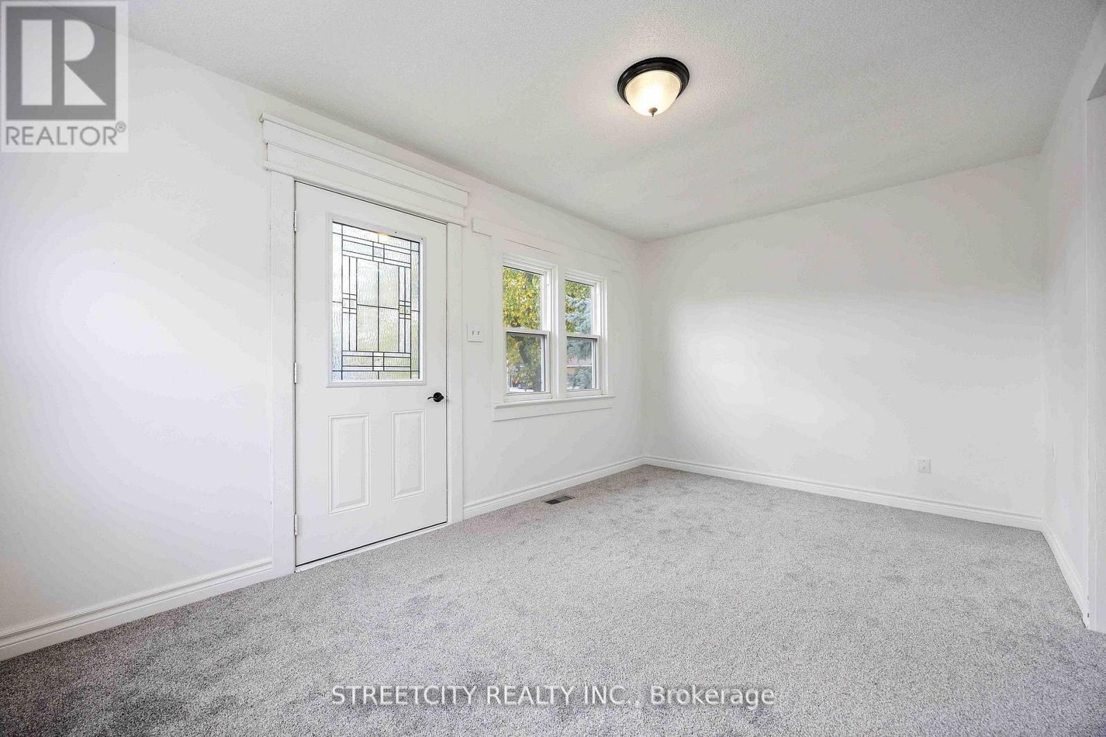 4482 Petrolia Line, Petrolia, Ontario  N0N 1R0 - Photo 3 - X12665748