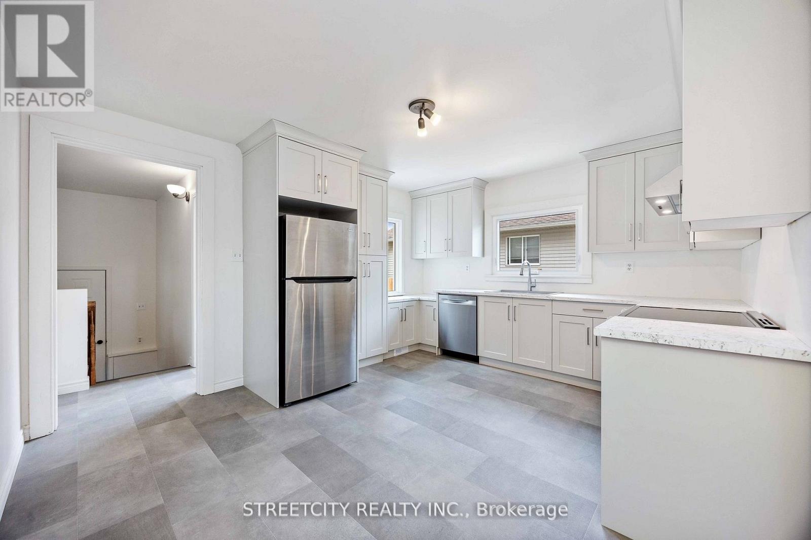 4482 Petrolia Line, Petrolia, Ontario  N0N 1R0 - Photo 7 - X12665748