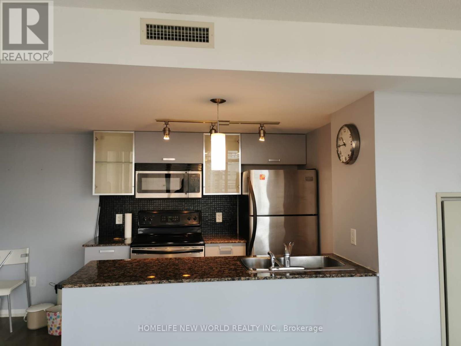 1307 - 37 Grosvenor Street, Toronto, Ontario  M4Y 3G5 - Photo 8 - C12536094