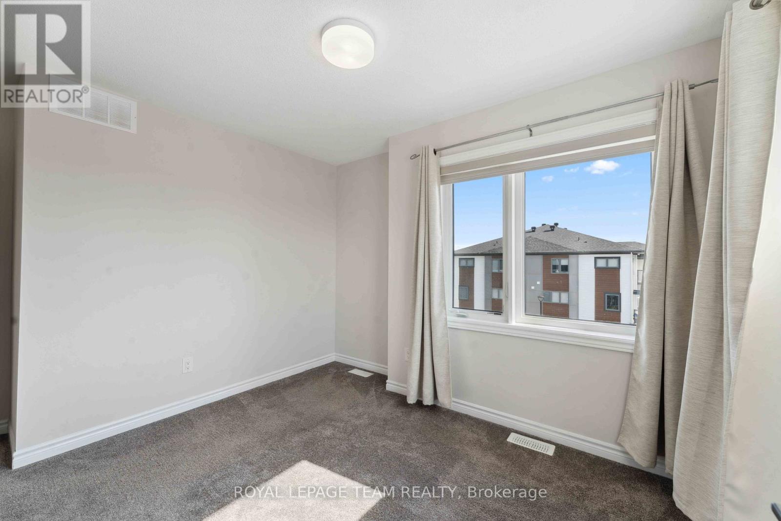 312 Lapland Private, Ottawa, Ontario  K2S 1B6 - Photo 22 - X12661806