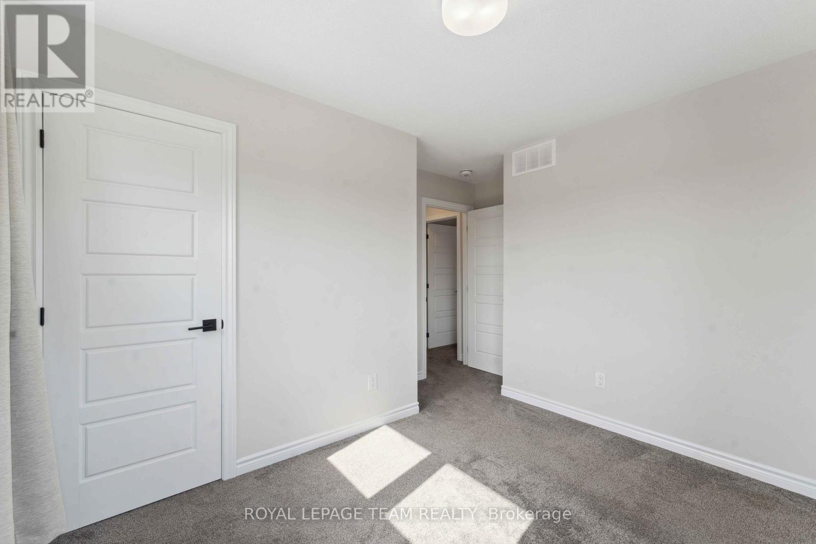 312 Lapland Private, Ottawa, Ontario  K2S 1B6 - Photo 21 - X12661806