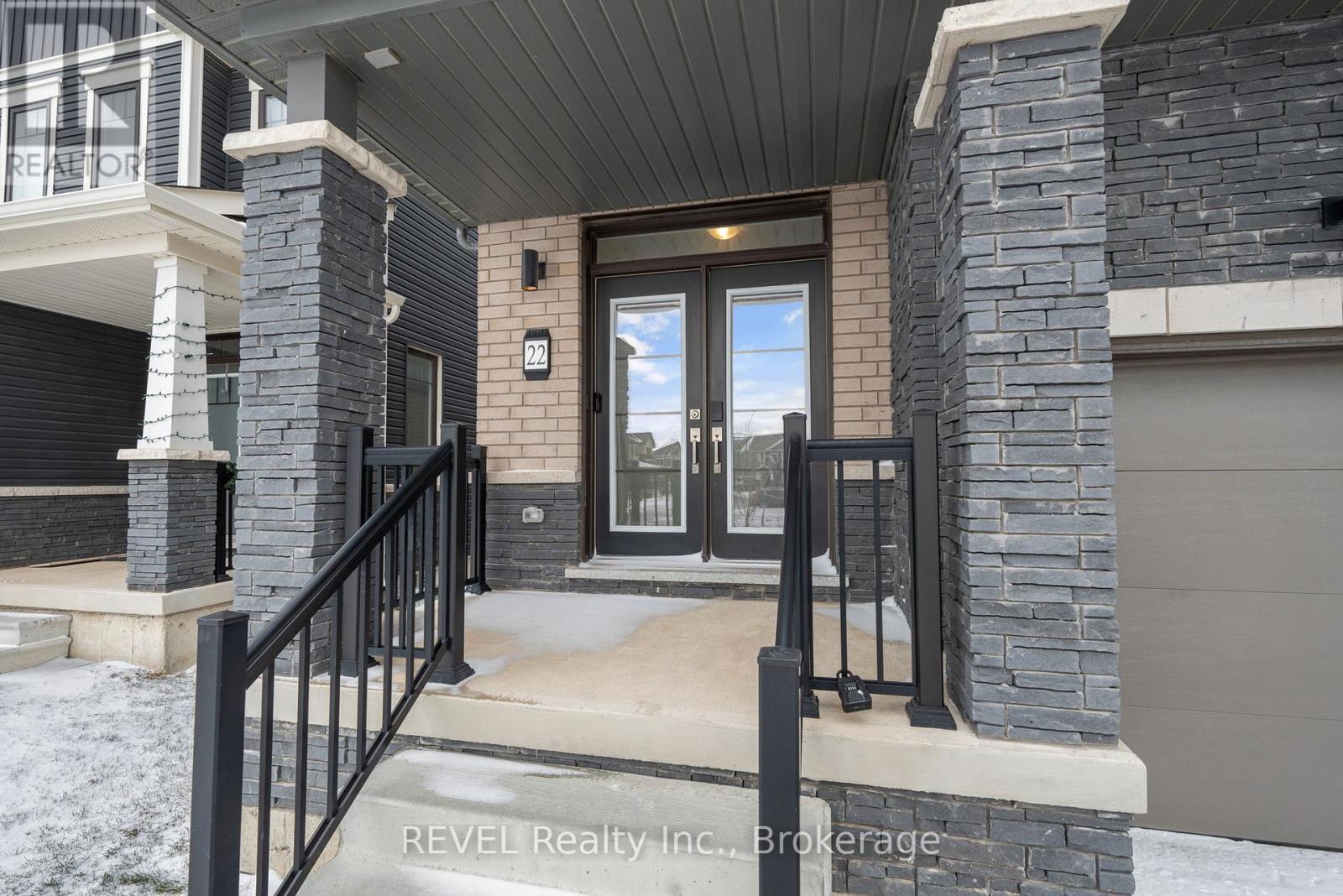 22 Peach Street, Thorold, Ontario  L2E 6S4 - Photo 3 - X12665732