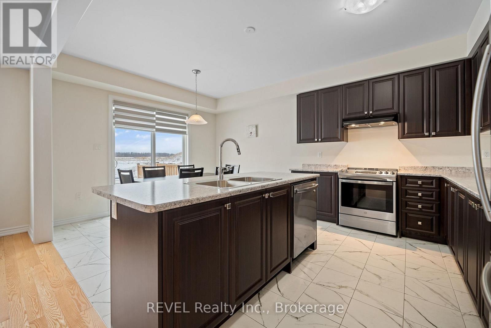 22 Peach Street, Thorold, Ontario  L2E 6S4 - Photo 7 - X12665732