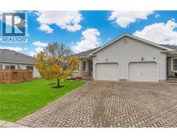 1 VILLAGE Drive, Smithville, Ontario