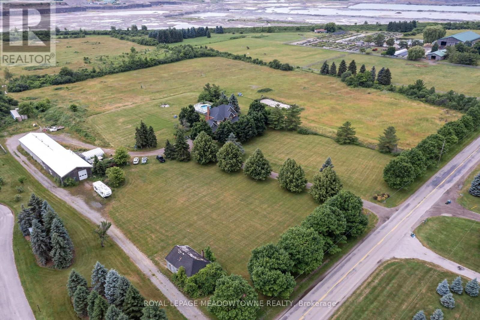 692 5 CONCESSION W, Hamilton, Ontario