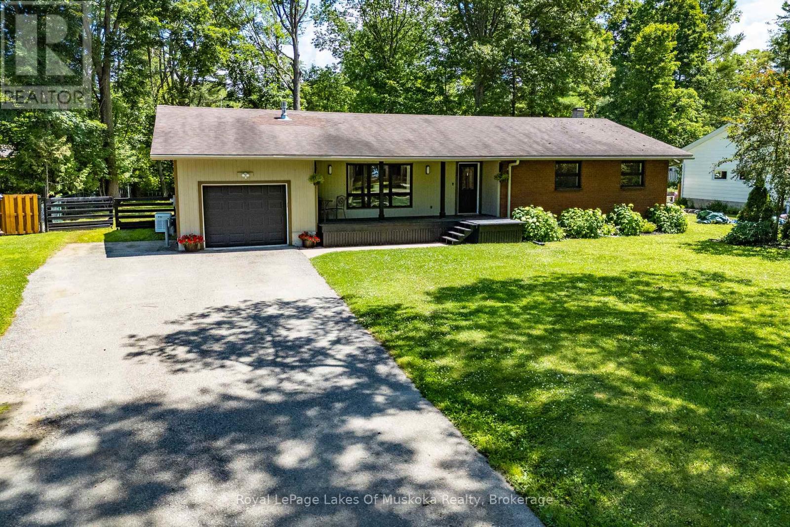 220 Alexander Street, Gravenhurst, Ontario P1P 1A6 - Photo 49 - X12665794