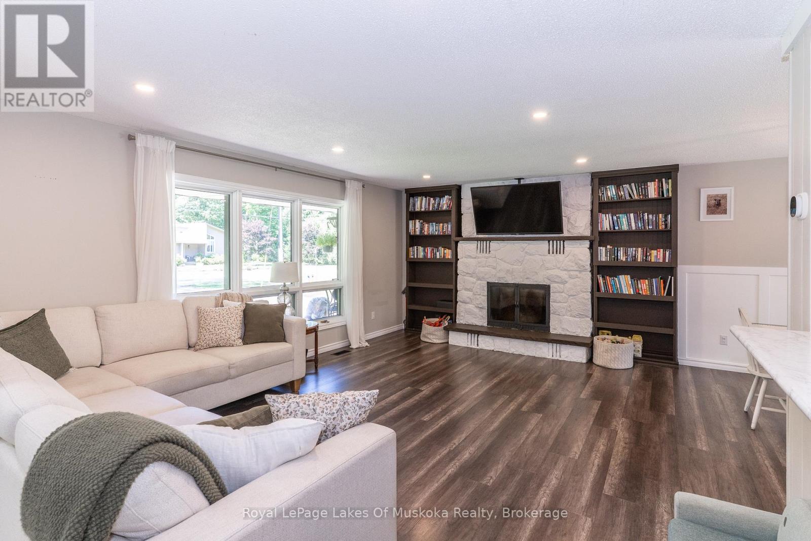 220 Alexander Street, Gravenhurst, Ontario P1P 1A6 - Photo 5 - X12665794