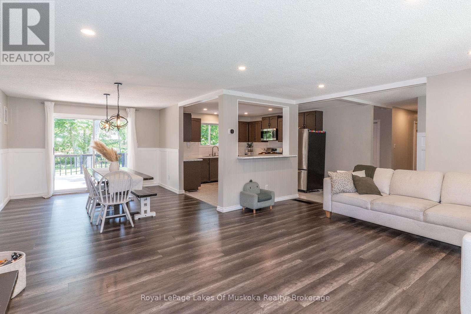 220 Alexander Street, Gravenhurst, Ontario P1P 1A6 - Photo 6 - X12665794