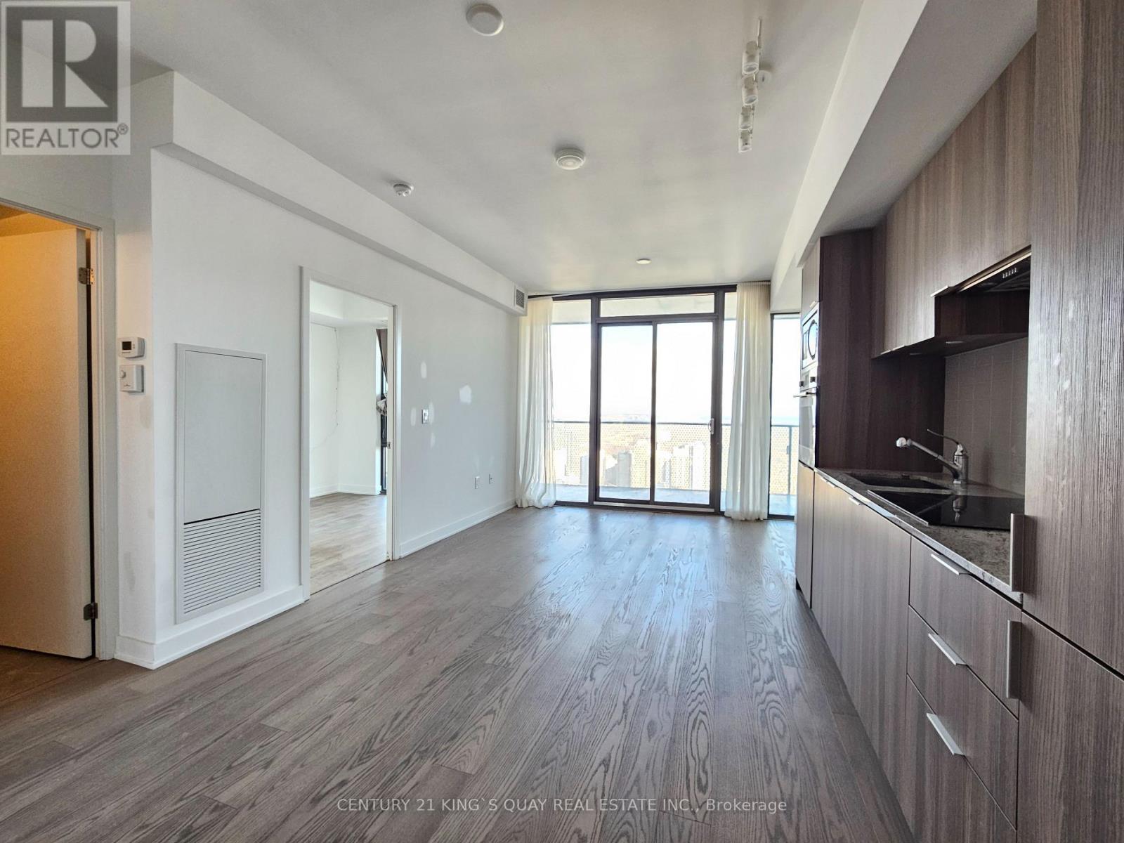 5801 - 11 Wellesley Street W, Toronto, Ontario  M4Y 0G4 - Photo 10 - C12665758