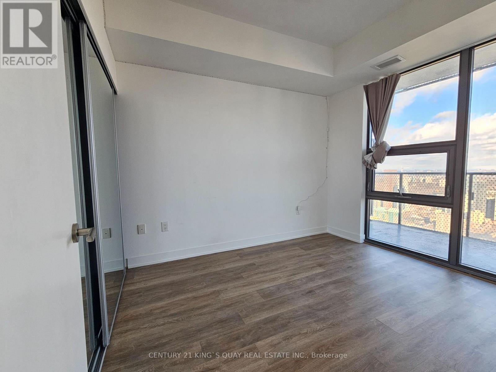 5801 - 11 Wellesley Street W, Toronto, Ontario  M4Y 0G4 - Photo 15 - C12665758