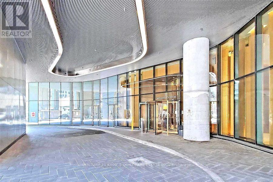 5801 - 11 Wellesley Street W, Toronto, Ontario  M4Y 0G4 - Photo 4 - C12665758
