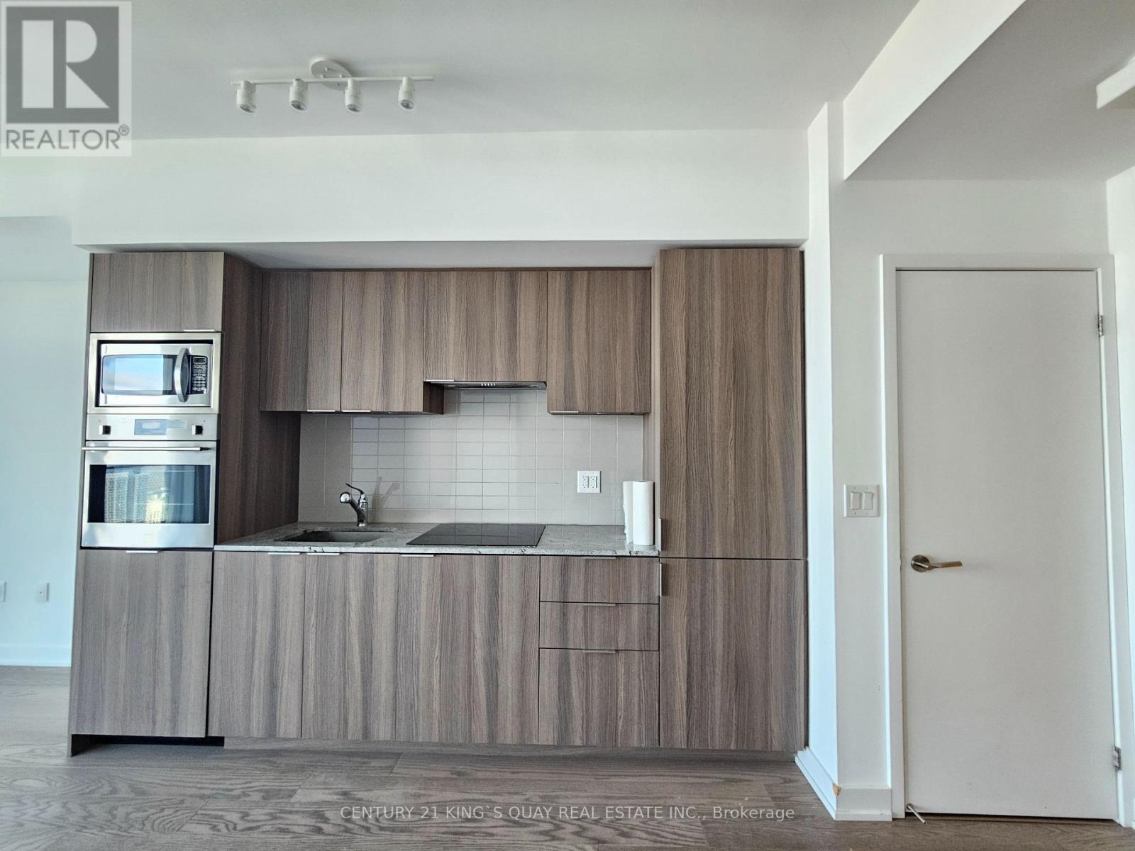 5801 - 11 Wellesley Street W, Toronto, Ontario  M4Y 0G4 - Photo 8 - C12665758