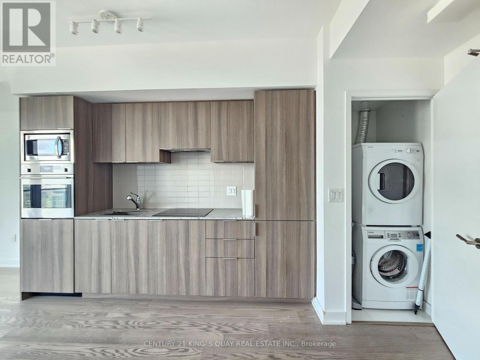 5801 - 11 Wellesley Street W, Toronto, Ontario  M4Y 0G4 - Photo 9 - C12665758