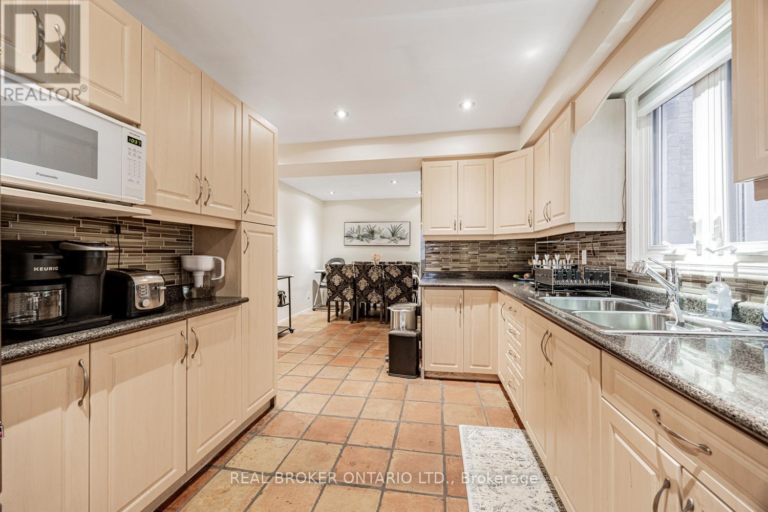 109 Robert Hicks Drive, Toronto, Ontario  M2R 3R2 - Photo 10 - C12665812