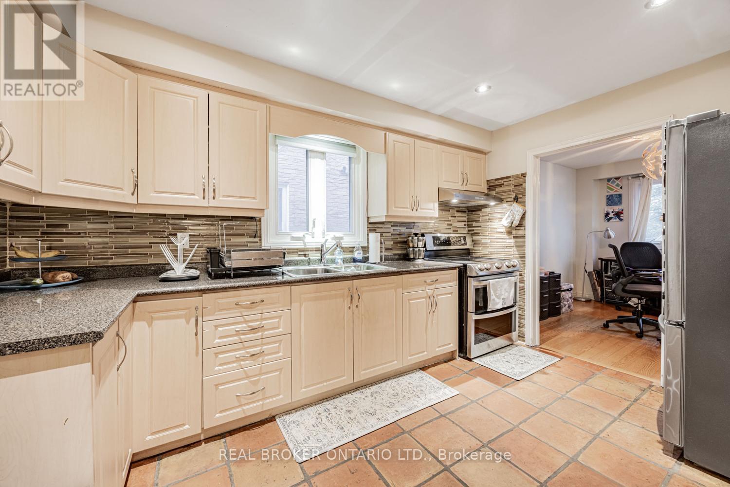 109 Robert Hicks Drive, Toronto, Ontario  M2R 3R2 - Photo 11 - C12665812