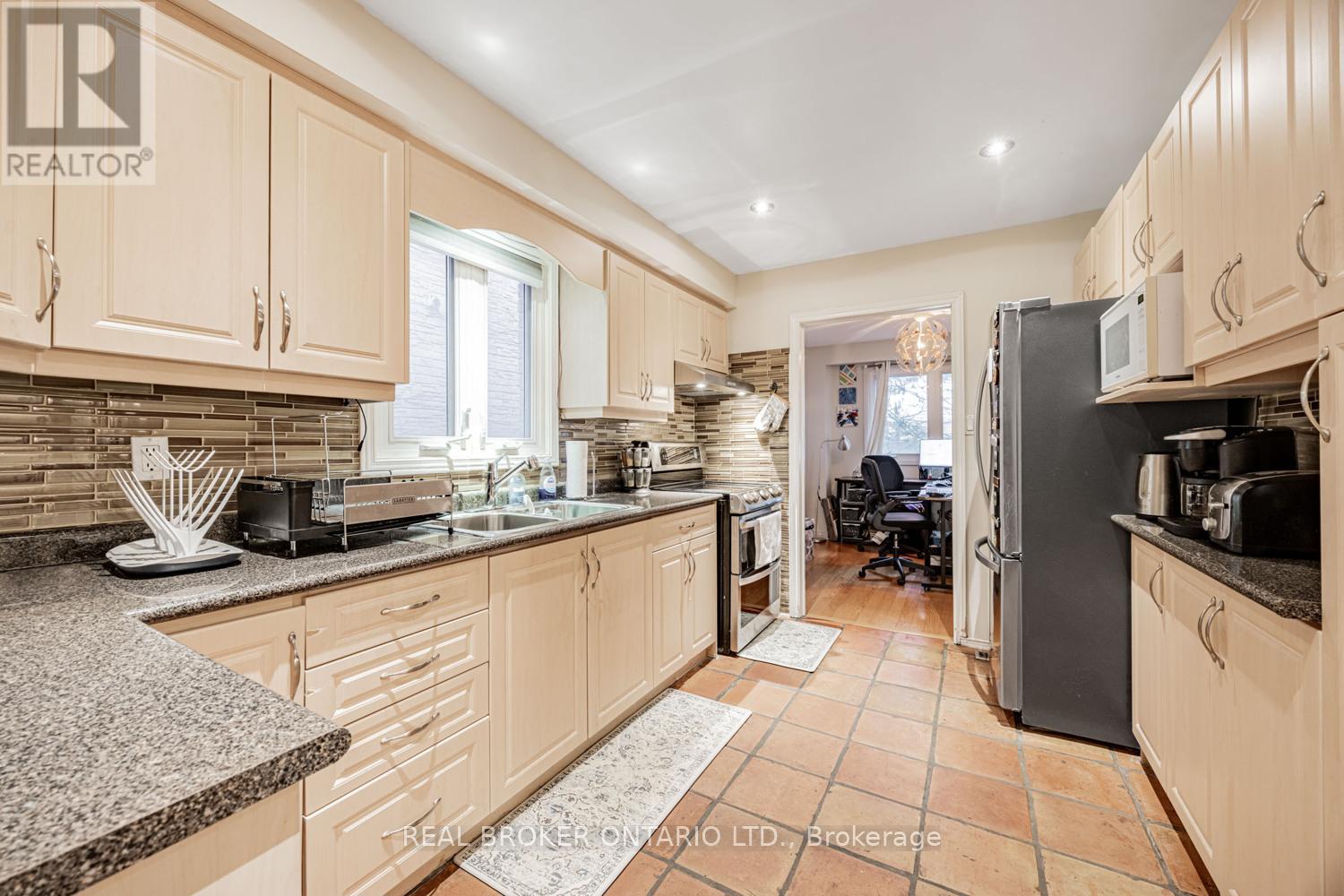 109 Robert Hicks Drive, Toronto, Ontario  M2R 3R2 - Photo 12 - C12665812