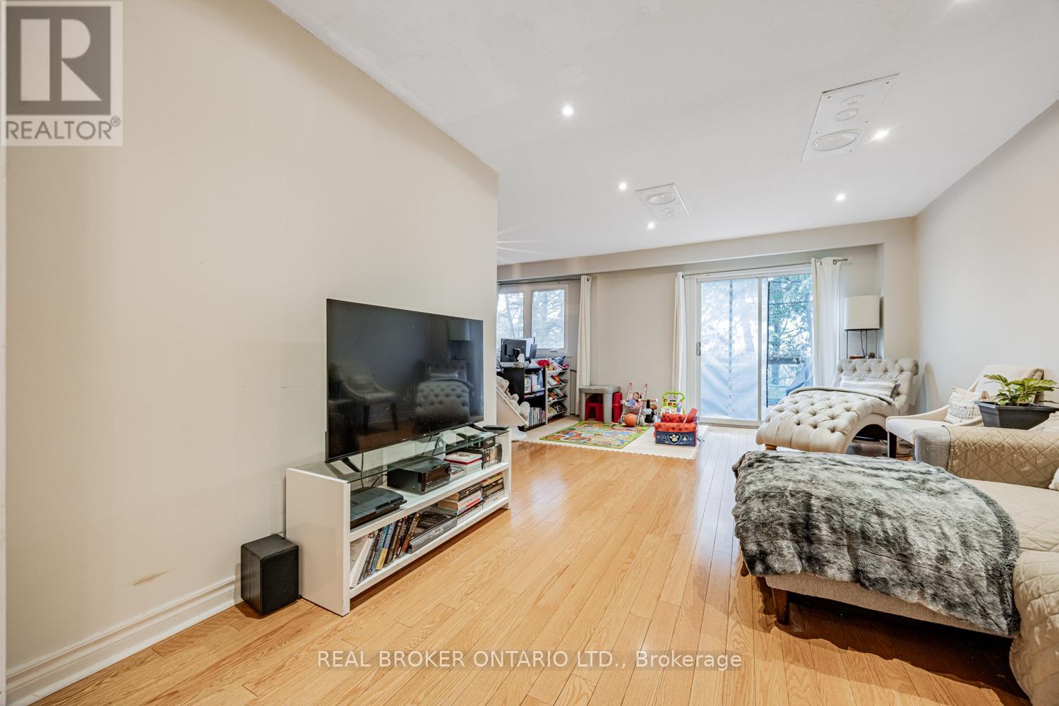 109 Robert Hicks Drive, Toronto, Ontario  M2R 3R2 - Photo 2 - C12665812