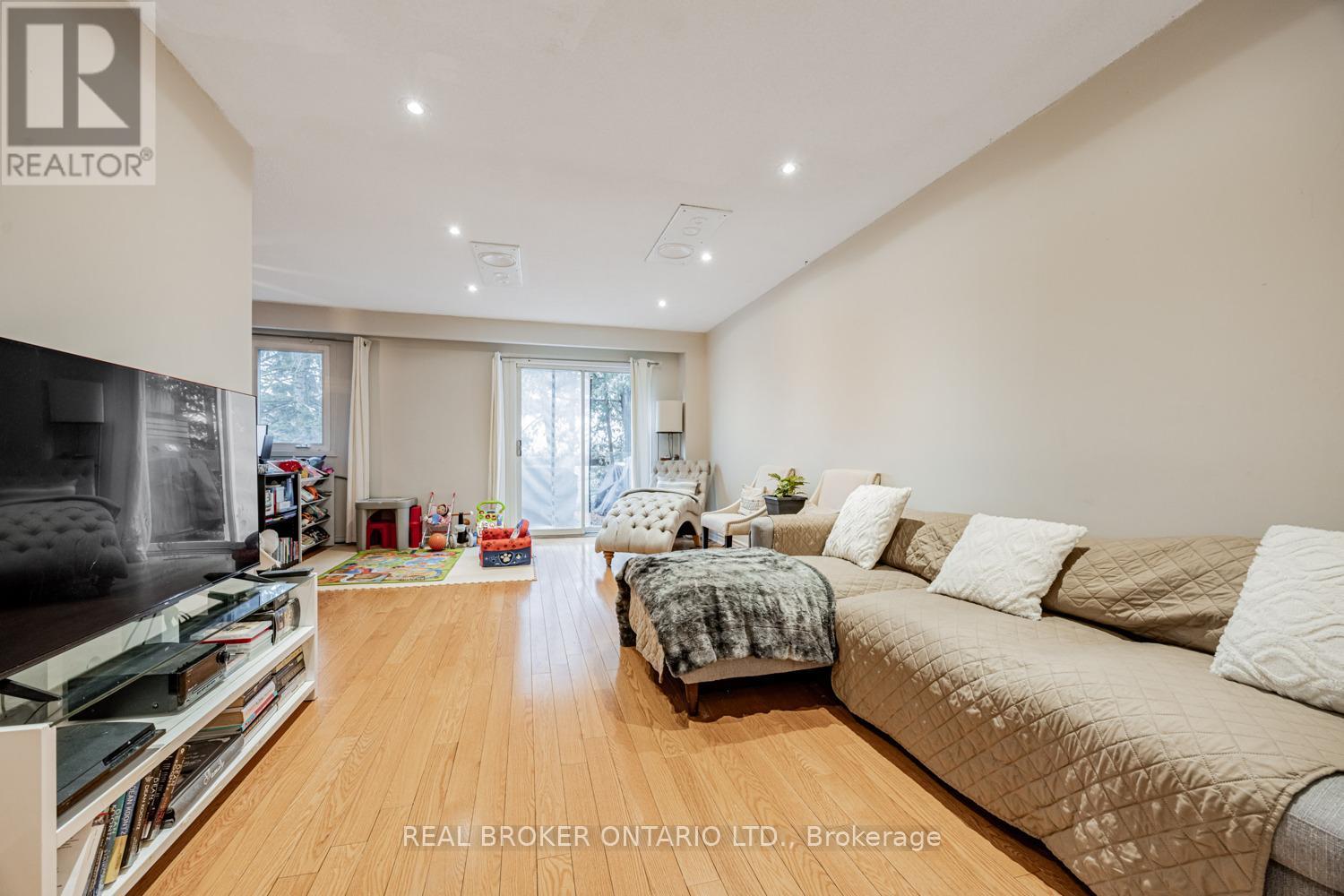 109 Robert Hicks Drive, Toronto, Ontario  M2R 3R2 - Photo 3 - C12665812