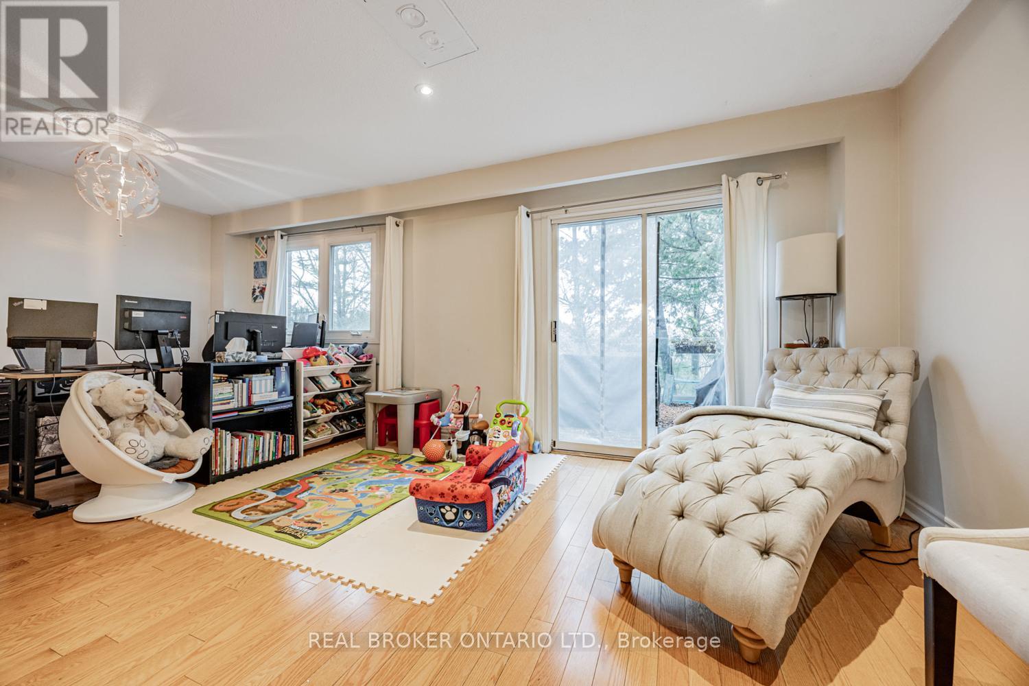 109 Robert Hicks Drive, Toronto, Ontario  M2R 3R2 - Photo 4 - C12665812