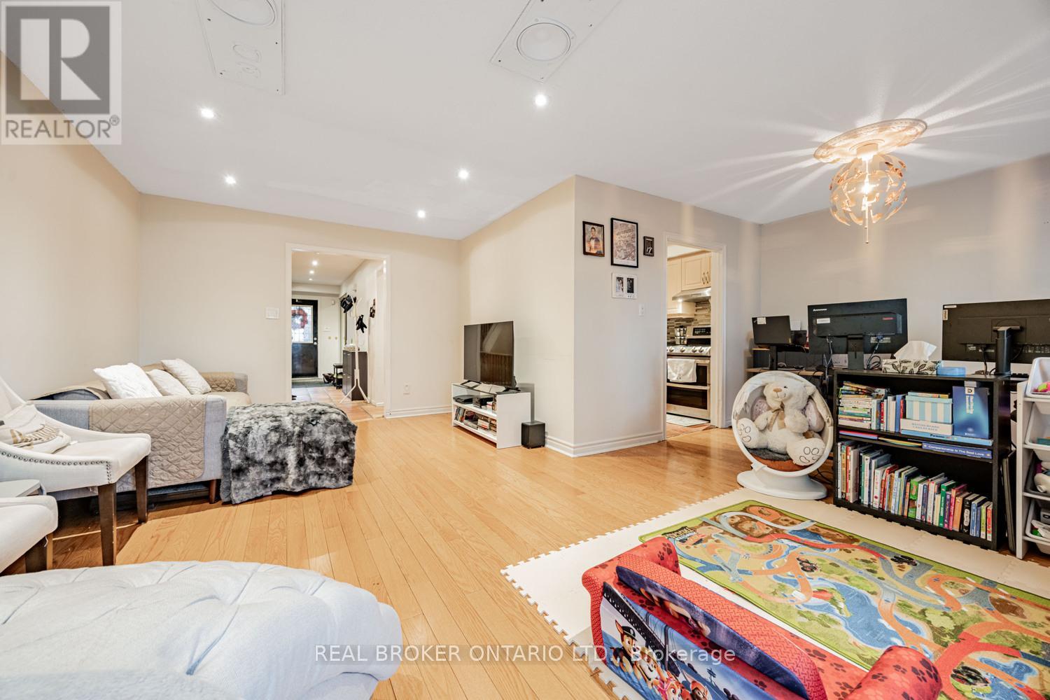 109 Robert Hicks Drive, Toronto, Ontario  M2R 3R2 - Photo 6 - C12665812