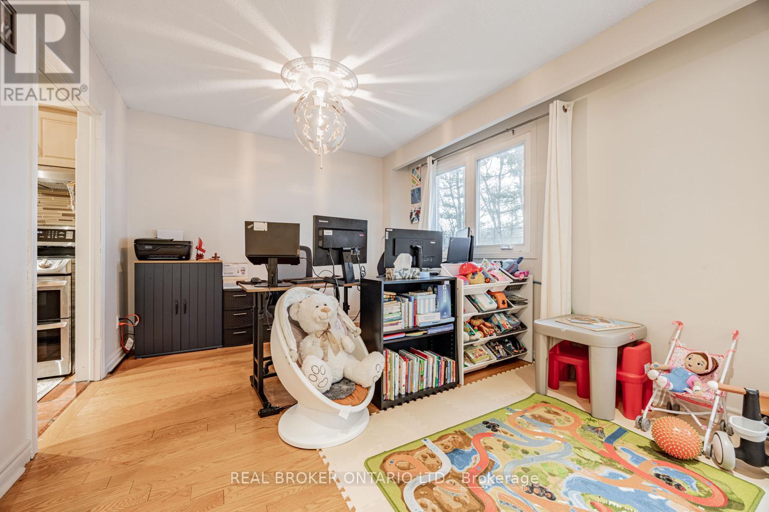 109 Robert Hicks Drive, Toronto, Ontario  M2R 3R2 - Photo 7 - C12665812