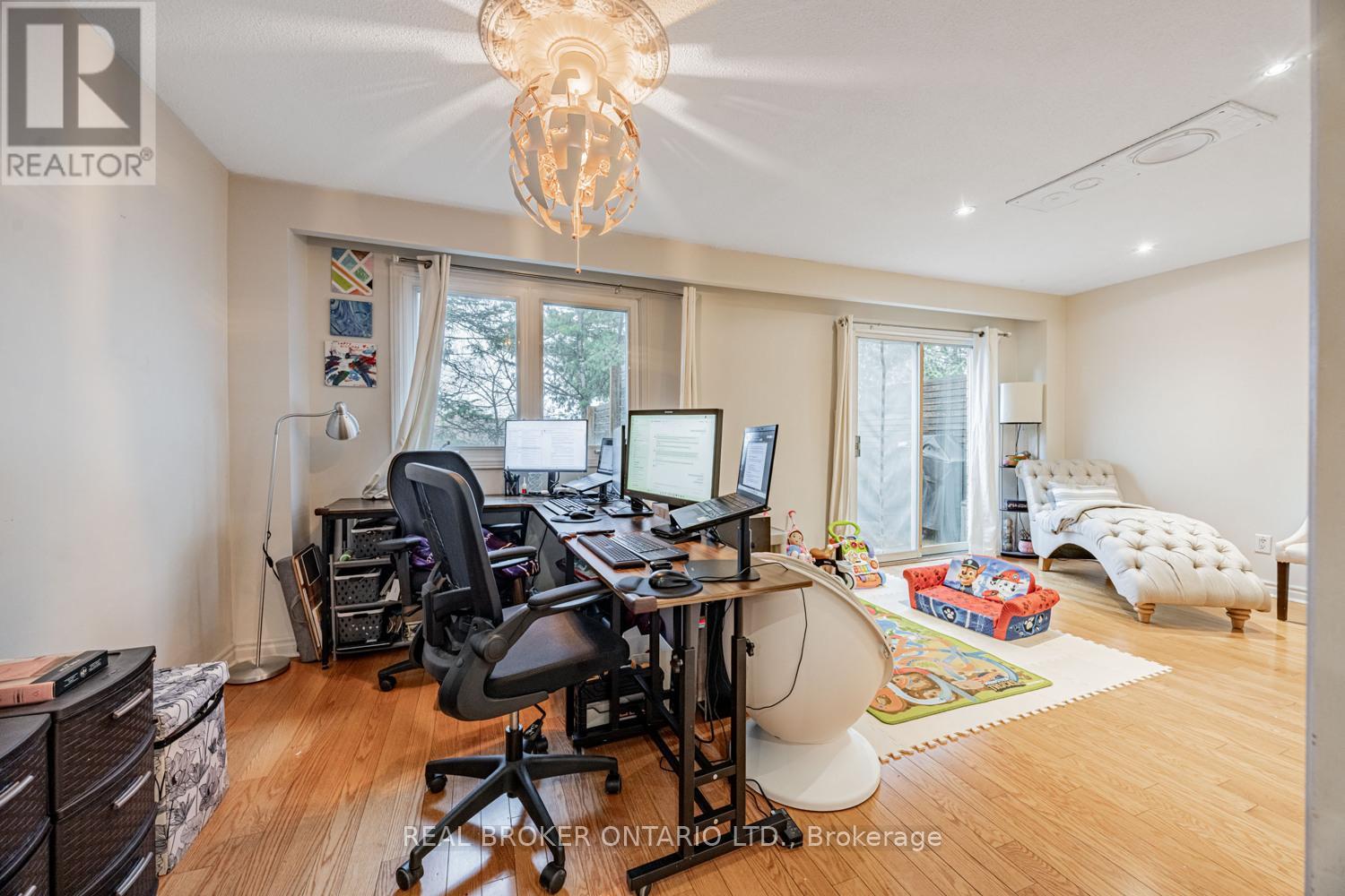 109 Robert Hicks Drive, Toronto, Ontario  M2R 3R2 - Photo 8 - C12665812