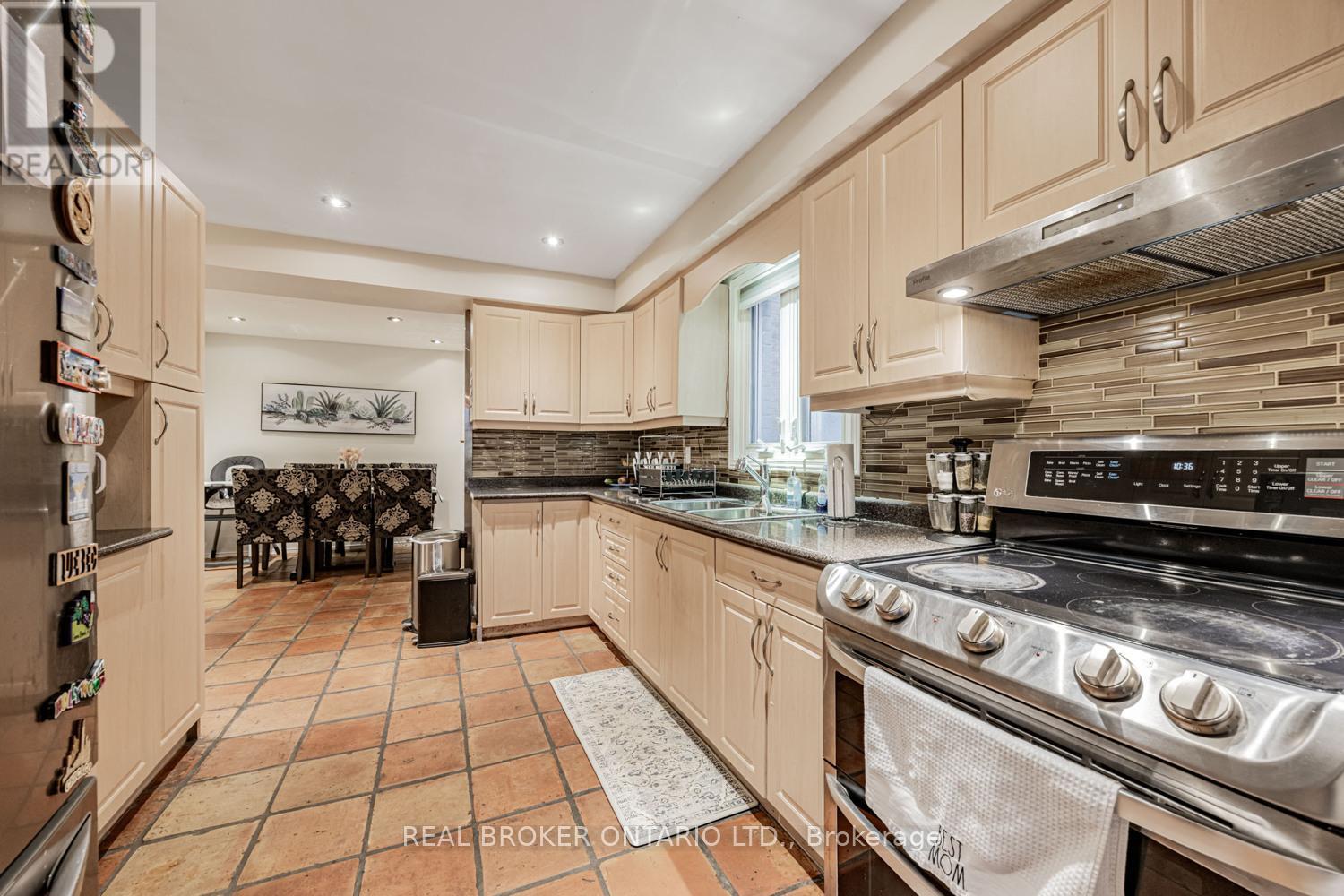 109 Robert Hicks Drive, Toronto, Ontario  M2R 3R2 - Photo 9 - C12665812