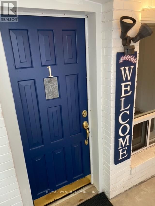 Lower Unit - 531 Woodbine Avenue, Toronto, Ontario  M4E 2H7 - Photo 3 - E12665754